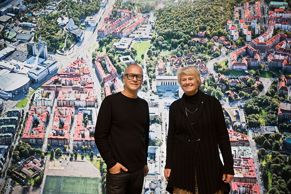 Rektor Pam Fredman och stadsarkitekt Björn Siesjö vid presskonferensen 26 november, foto: Johan Wingborg, Göteborgs universitet