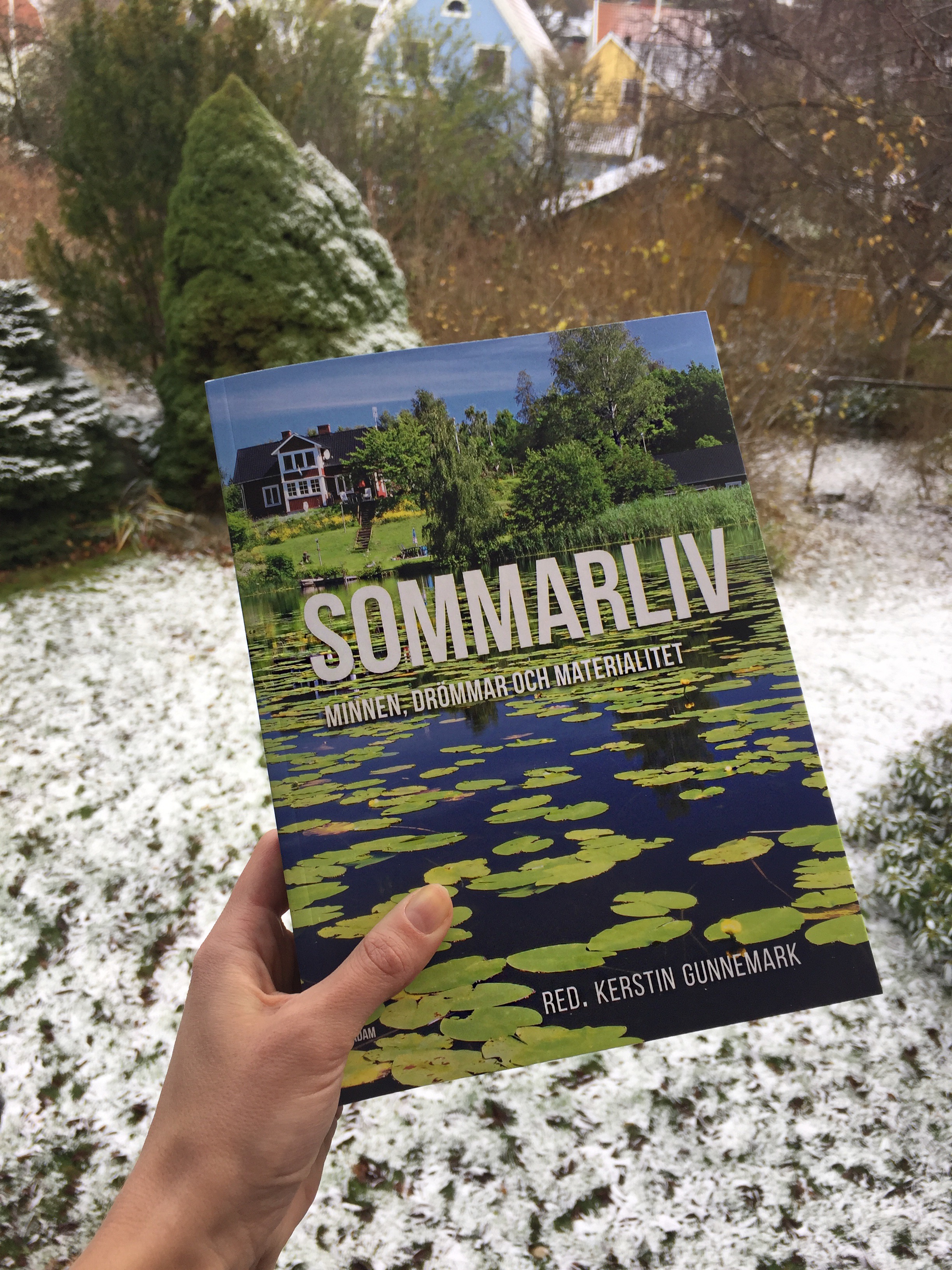 Foto på omslaget till boken sommarliv