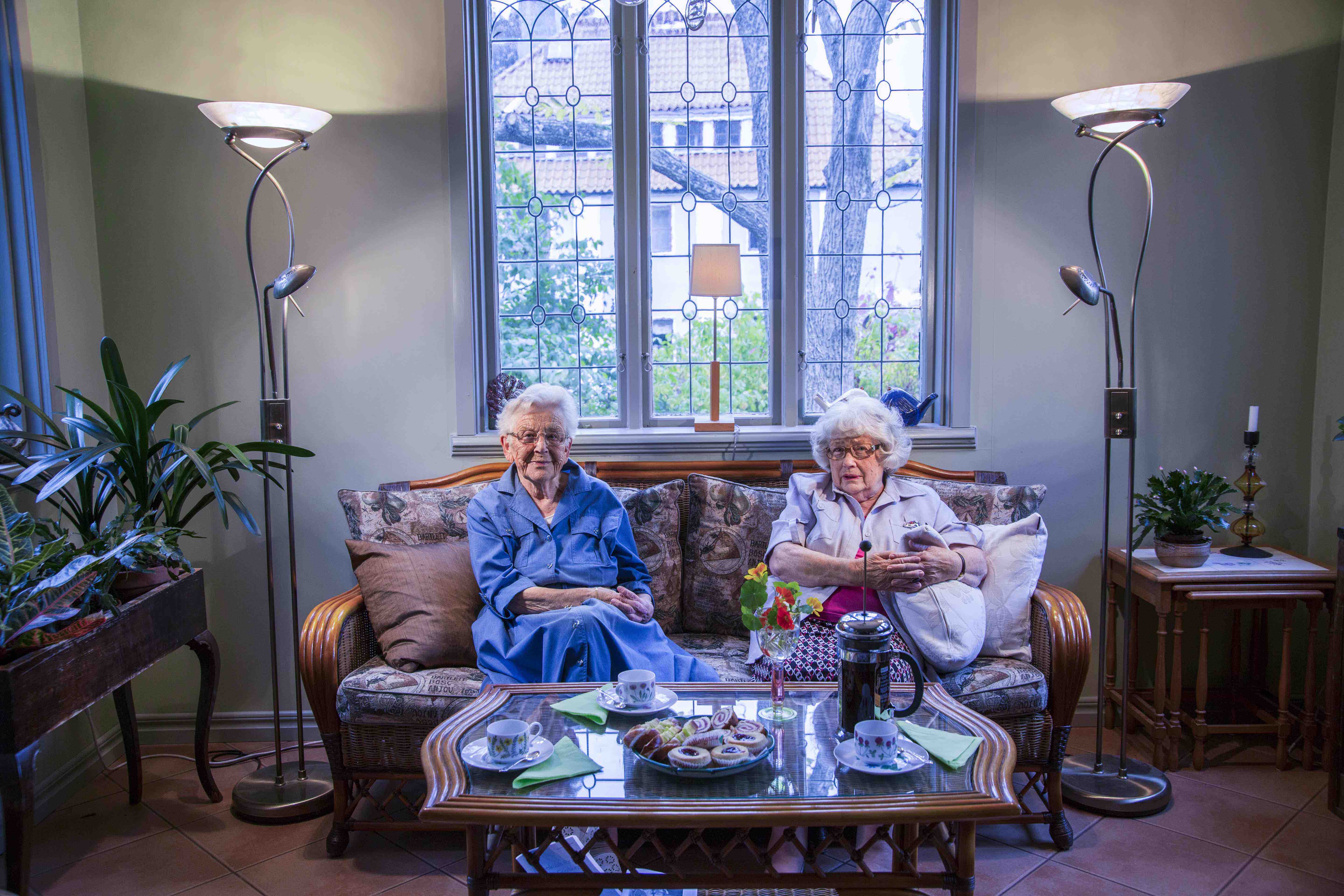 Iris och Gunvor från utställningen Årsrika. Foto Elisabeth Ohlson Wallin