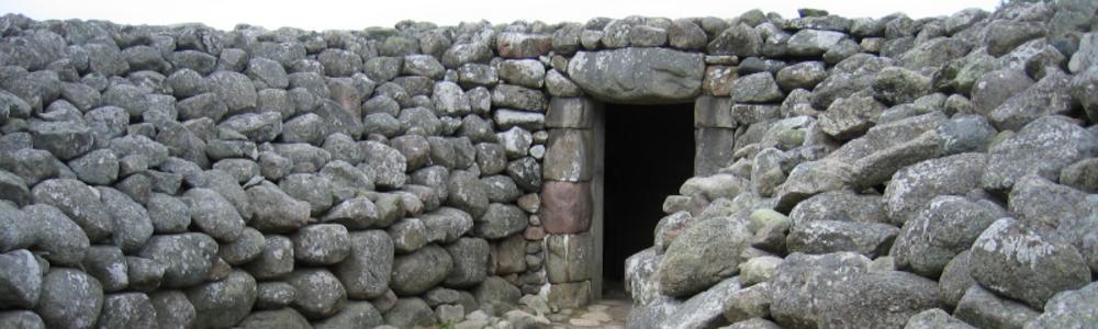 Ingången till bronsålderns ”kungagrav” i Kivik (Sverige)