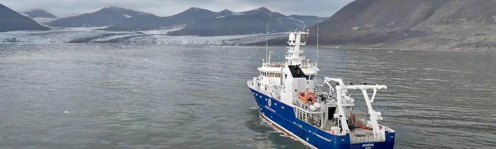 Forskningsfartyget R/V Skagerak på Svalbard