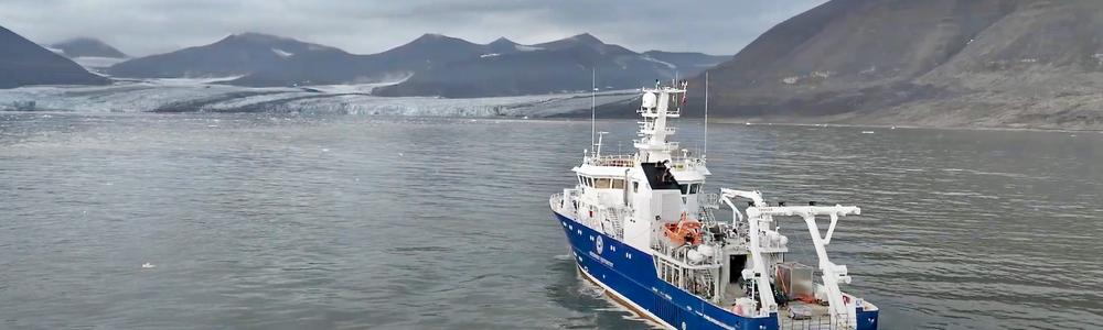 Forskningsfartyget R/V Skagerak på Svalbard