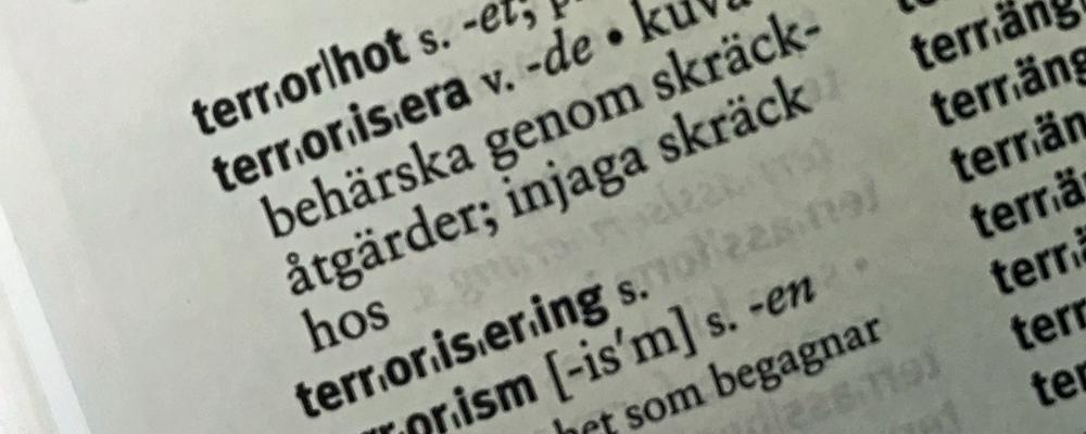 Uppslag Svenska Akademiens ordlista, visar bland annat ordet terrorism