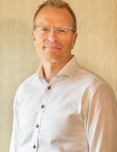 Portati picture of Fredrik Bondestan, with short hair and glasses, wearing a white shirt