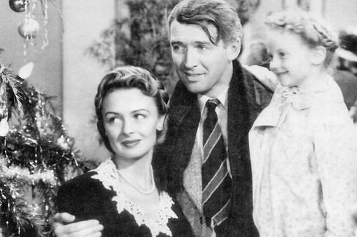 George Bailey (James Stewart), Mary Bailey (Donna Reed) och deras yngsta dotter Zuzu (Karolyn Grimes) i en scen från "Livet är u