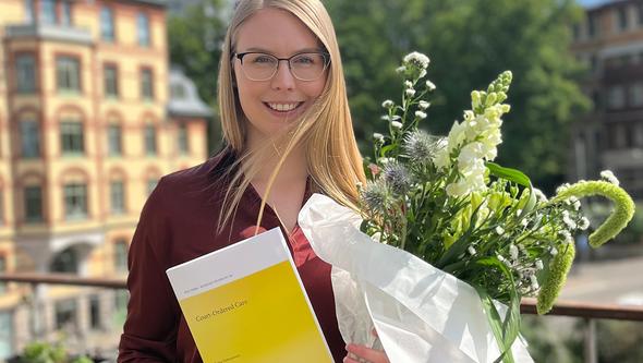 Ronja with flowers and her thesis