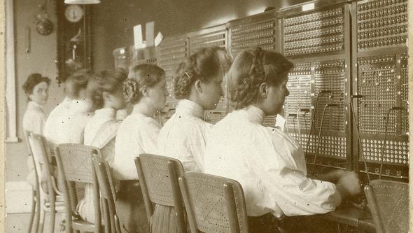 Photo of telephone operators at the switchboards, before 1910.